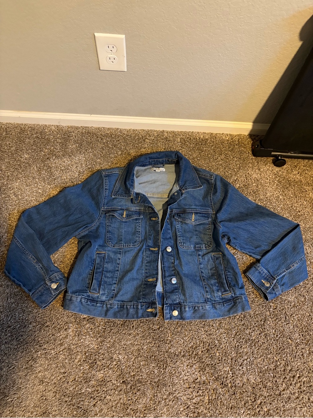 Classic women’s Blue Denim Jacket - Brand Unspecified